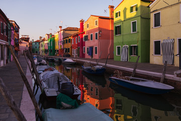 Fototapeta na wymiar BURANO, ITALY - AUGUST 12, 2015: Burano village of venice with its canals and its famous colorful house