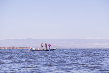 Fototapeta premium Mombasa Kenya - September 10, 2016: fishermen fishing in the lake in a boat mombasa