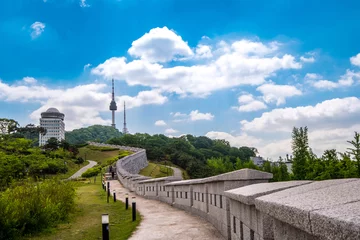 Deurstickers View N Seoul Tower and the Seoul Fortress Wall. © SiHo