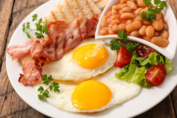 fried egg,bacon and bean