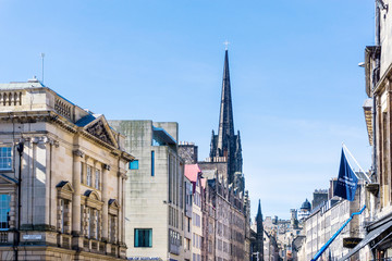 Naklejka premium EDINBURGH, SCOTLAND - March 27, 2017: Street view of Historic Old Town Houses in Edinburgh, Scotland
