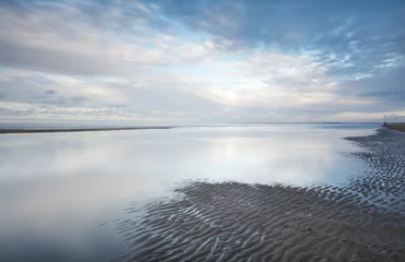 Foto auf Acrylglas Clouds at Dutch beach with reflections © www.kiranphoto.nl