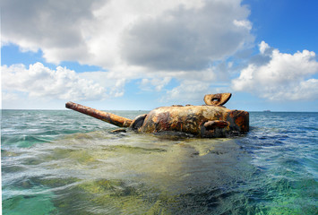 The submerged Sherman tank  of World War II, fought on the island of Saipan 
 - obrazy, fototapety, plakaty
