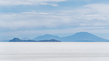 Uyuni Salt Flat - Salar de Uyuni - world's largest salt flat, Bolivia - obrazy, fototapety, plakaty