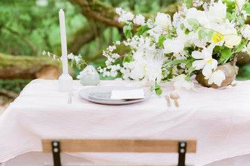 wedding dining table pink and green