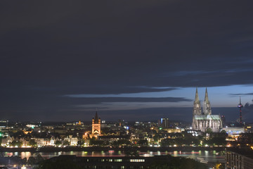 Fototapeta na wymiar Feuerwerk in Köln