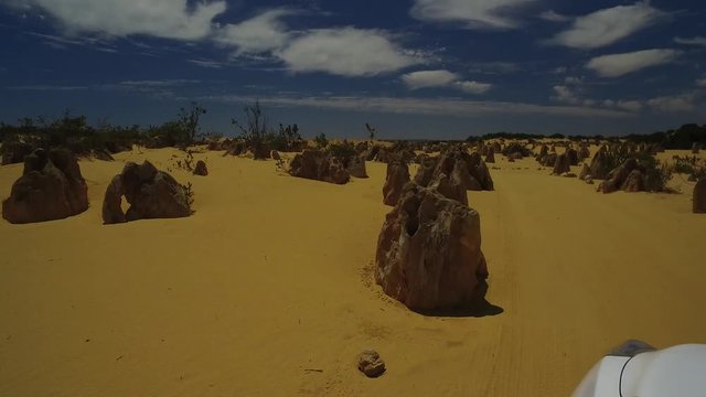 Kamerafahrt / Fahrstrecke durch den Pinnacles Desert National Park in West-Australien, Teil 6
