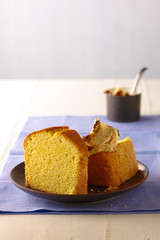 Bisquit-Kastenkuchen mit Mokkasahne