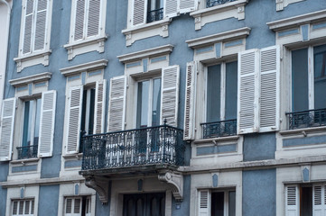 Obraz premium détail architecture immeuble ancien à Mulhouse