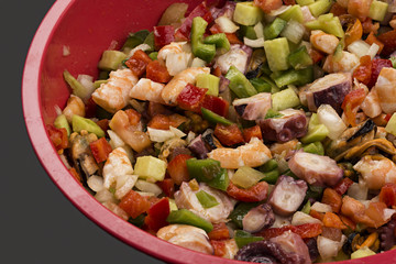 Salpicón de mariscos y verduras.