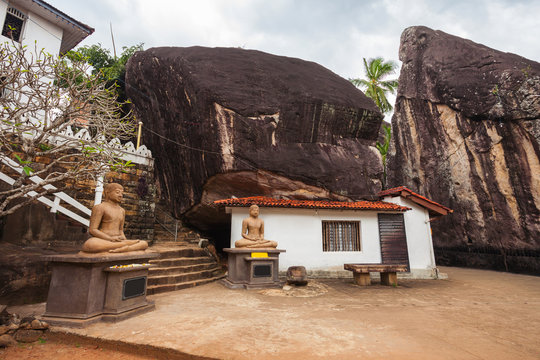 Aluvihara Rock Temple, Matale
