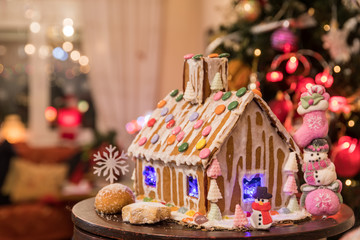 Fototapeta na wymiar Christmas gingerbread cookie house.