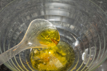 Salatbesteck mit oil für fie Sauce