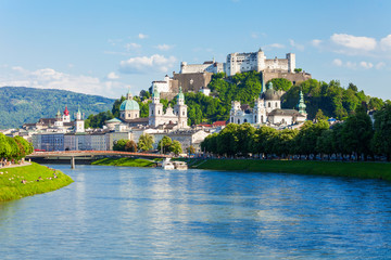 Obraz premium Zamek Hohensalzburg w Salzburgu