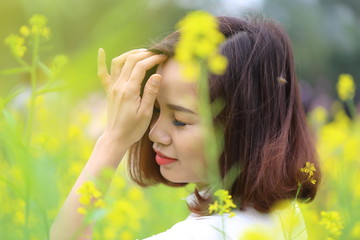 アオザイを着た女性