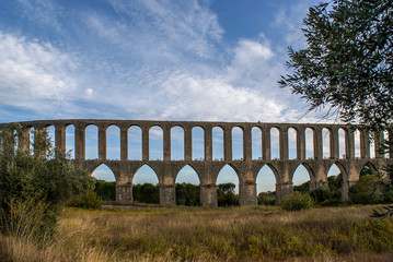 Aqueduto de Peg&otilde;es, Tomar, Portugal