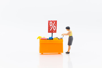 Miniature people : Shoppers with discount for shopping items using as shopping business concept.