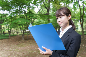 Fototapeta premium Businesswoman holding files
