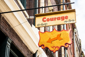 Obraz premium Schild 258 - Courage