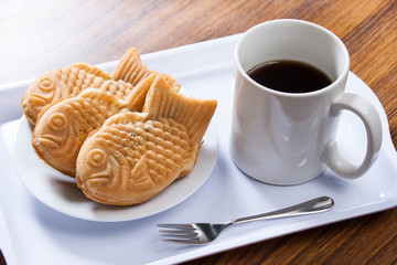 皿の上のタイヤキ