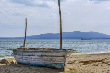 Fototapeta na wymiar boat on the beach of Burgas