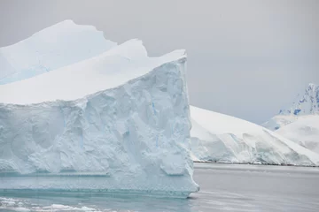 Rolgordijnen Iceberg Antarctica view from ship © vormenmedia