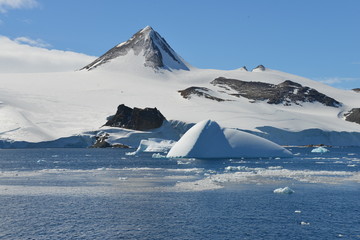 Antarctica cruise - snowy mountain