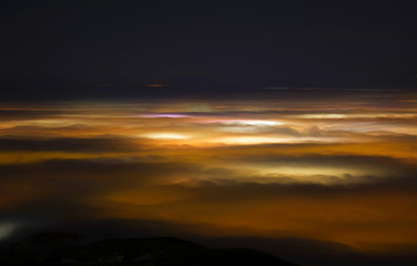 Dalgalanan Sis Bulutları