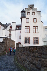 Der schmale Durchgang