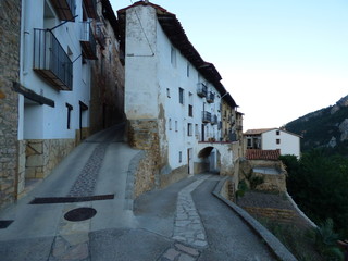 Linares de Mora. Pueblo en la Provincia de Teruel ( Aragón, España). Está situado en la Sierra...