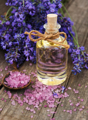 Obraz na płótnie Canvas Lavender and massage oil
