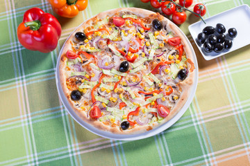 close up of fresh vegetarian pizza