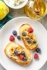 Toasts with pear, cream cheese, nuts and honey.