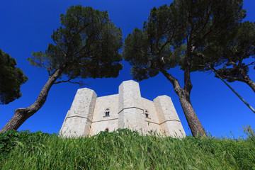 Castel del Monte, castrum Sancta Maria de Monte, ist ein Bauwerk aus der Zeit des Stauferkaisers...