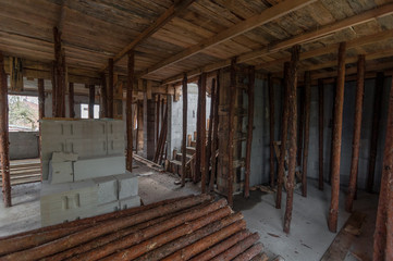 Deskowanie stropu, budowa domu © olekgraf