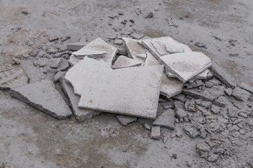 Potłuczone betonowe bloczki budowlane © olekgraf