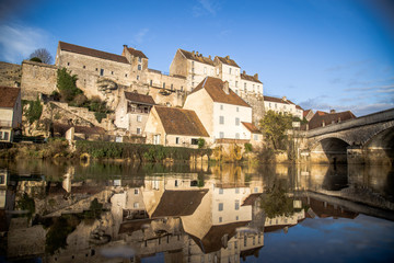 Le village de Pesmes, l'un des plus beaux villages de France, en Haute-Saône, en région...