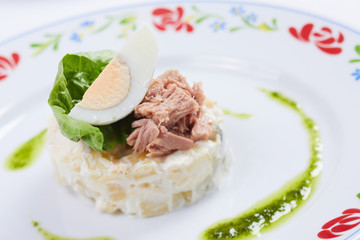 salad with tuna