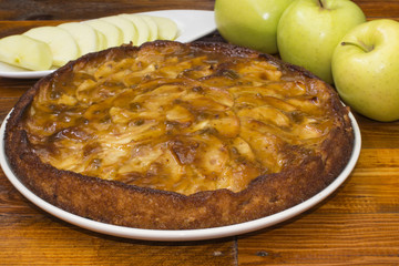 Tarta de manzana  y manzanas verdes