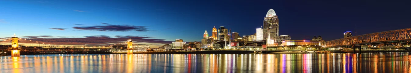 Foto op Plexiglas Panorama of the Cincinnati, Ohio skyline at night © Harold Stiver