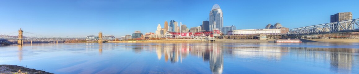 Fototapeta na wymiar Panoramic view of Cincinnati on beautiful day