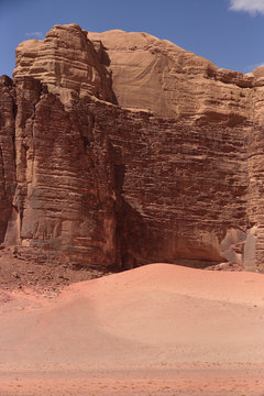 Felswand erodiert zu Sand