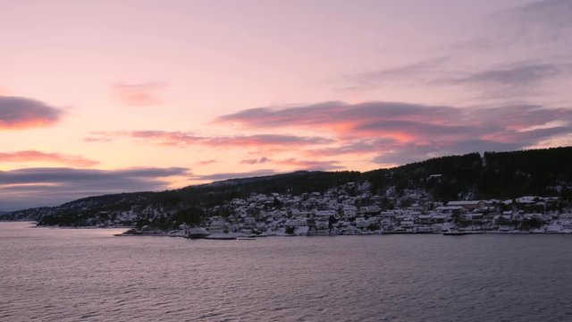 Norwegen K&uuml;ste beim Sonnenuntergang im Winter