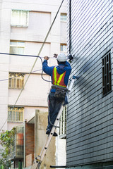 Professional engineers, in the high-rise wall installation cable project, for the project to do a good job of security protection to ensure construction safety,