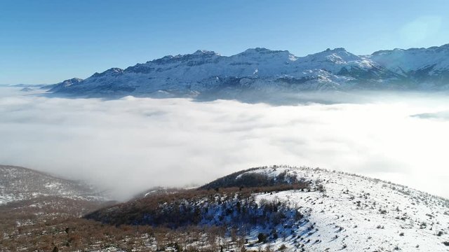 mevsimsel ge&ccedil;işler;drone ile zirveden dağları ve bulutları &ccedil;ekmek