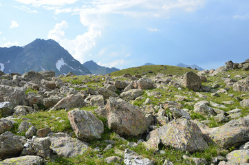 Fototapeta na wymiar Россия, летний горный пейзаж Западного Кавказа в районе озера Буша