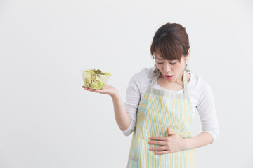 エプロン姿の女性・白バック
