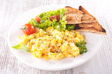 scrambled egg and toast