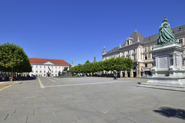 Klagenfurt mit Lindwurmbrunnen und Neuen Rathaus