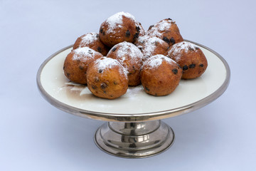 Oliebollen op Delfts Blauw bord/dutch balls presented on classic plate
